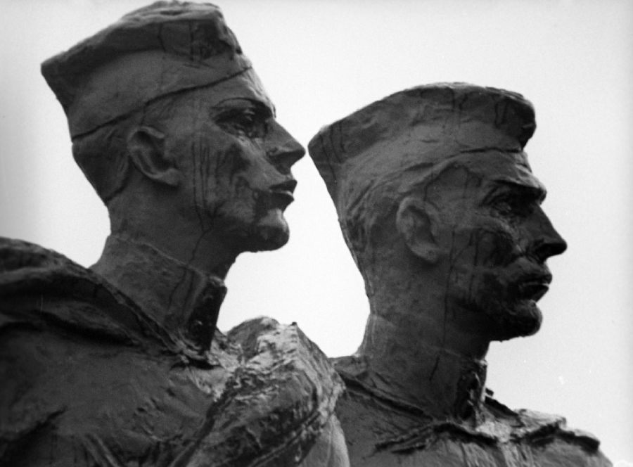 Фрагмент монумента «Героическим защитникам Ленинграда»