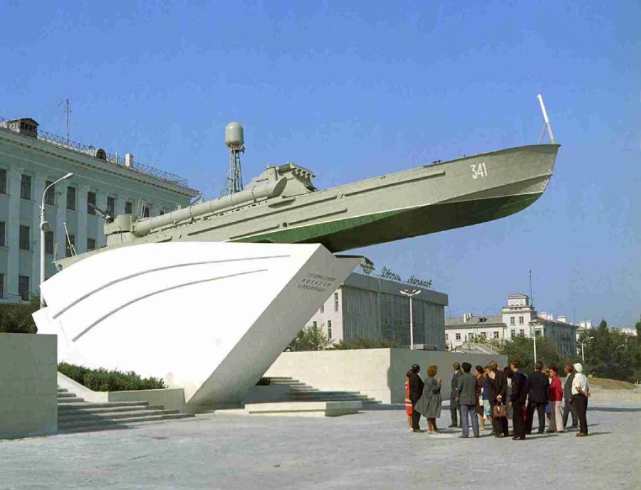 Памятник героическим морякам-черноморцам